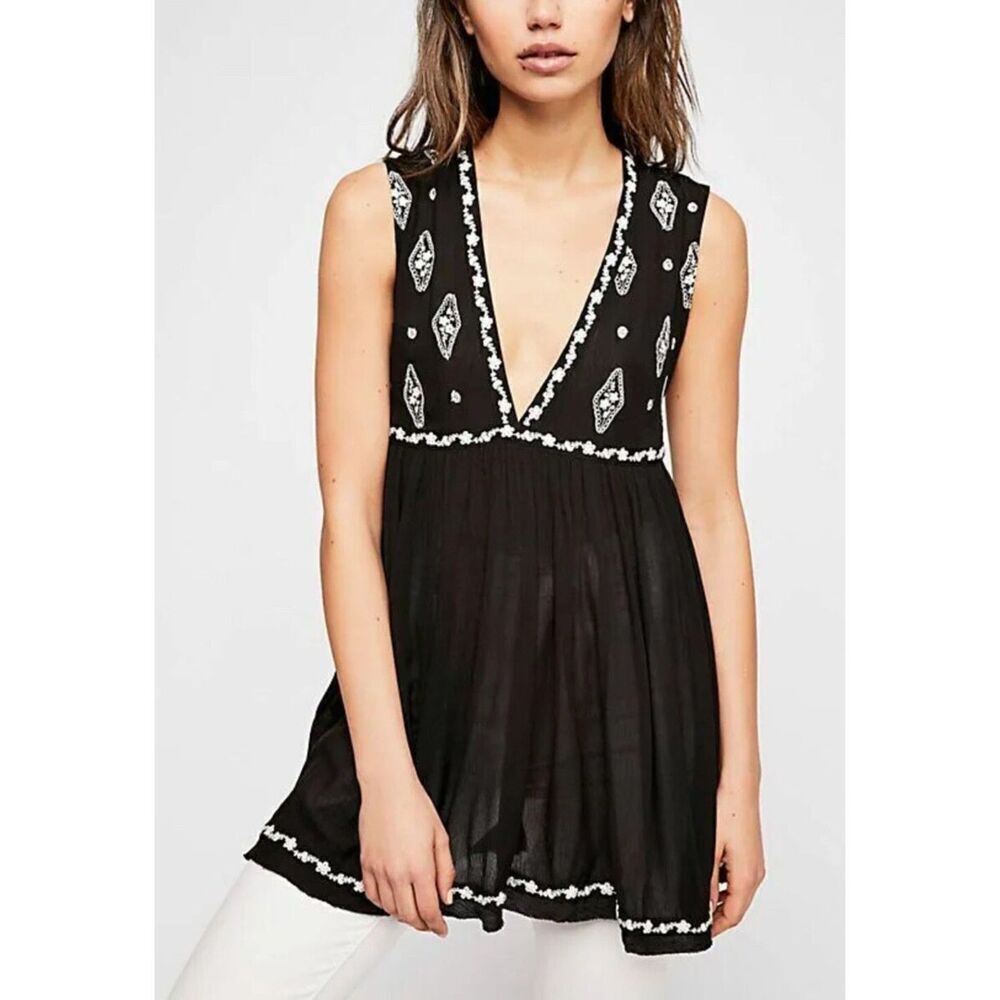 FREE PEOPLE Black White Diamond Embroidered Babydoll Flowy Boho Top Size XS